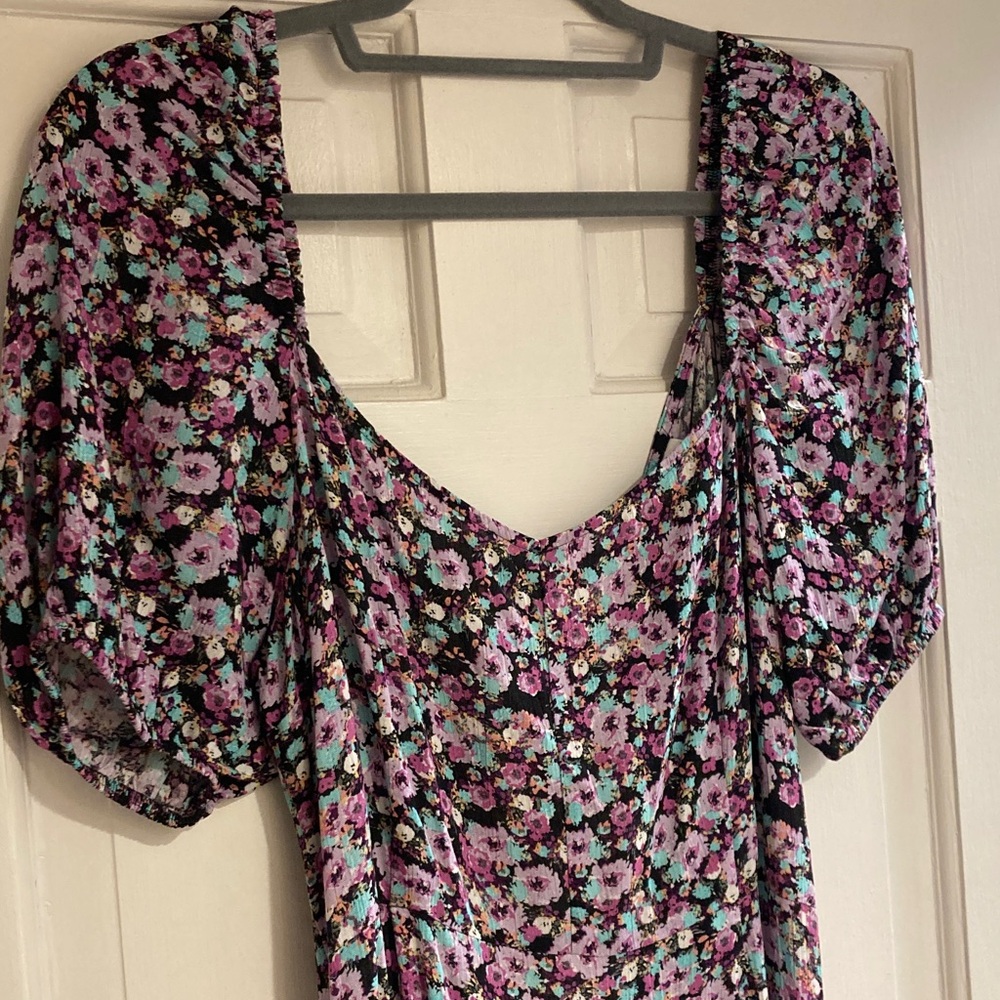 Topshop size 8 long maxi Multicolor Floral Dress. Open back with adjustable ties